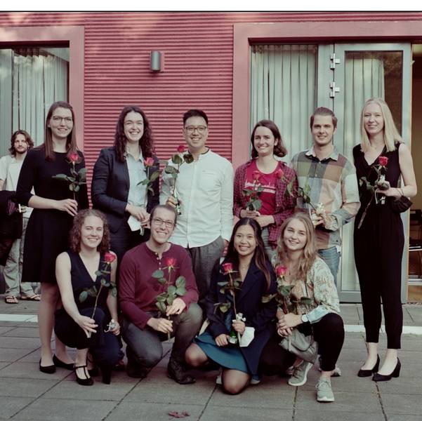 Gruppenfoto der 10 Bachelor-AbsolventInnen