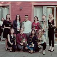 Gruppenfoto der 10 Bachelor-AbsolventInnen